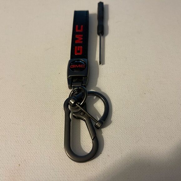 GMC key fob Keychain in black leather NWT - Picture 3 of 4